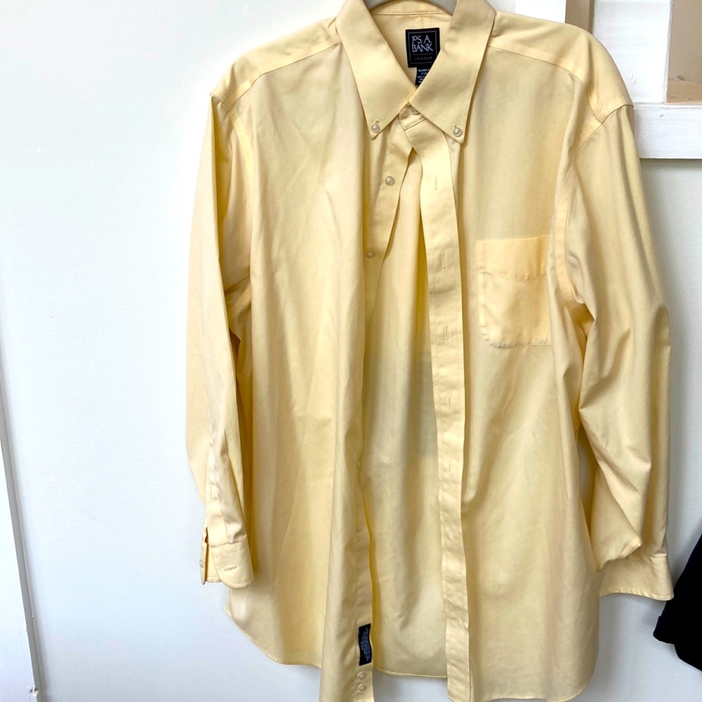 Jos A Banks Traveler butter yellow shirt. Neck 17 arm length 33